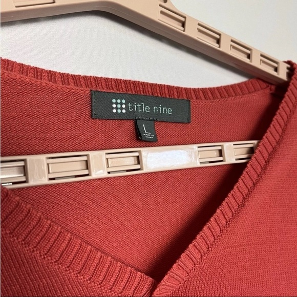 Title Nine V Neck Sz L Coral Orange Sweater Ribbed Trim  Knit Top Outdoor EUC - Picture 3 of 9